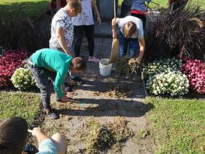 Urejanje spomenika pri OS, foto N Vtic (3)